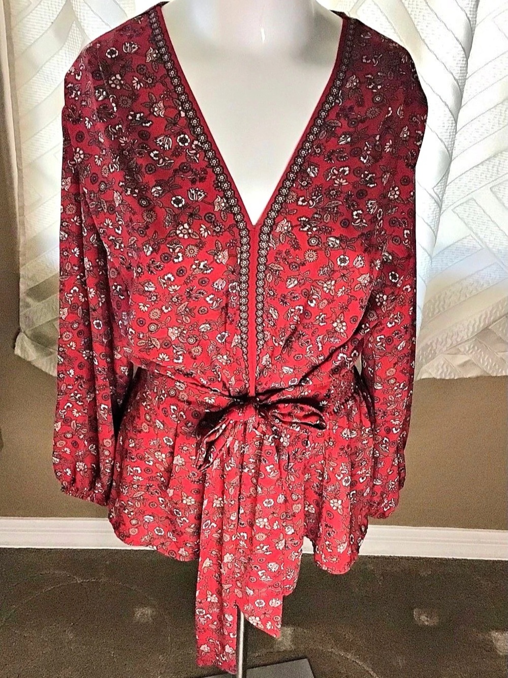 Max Studio Tie size L Front Smocked Waist Blouse Floral Red & Black
